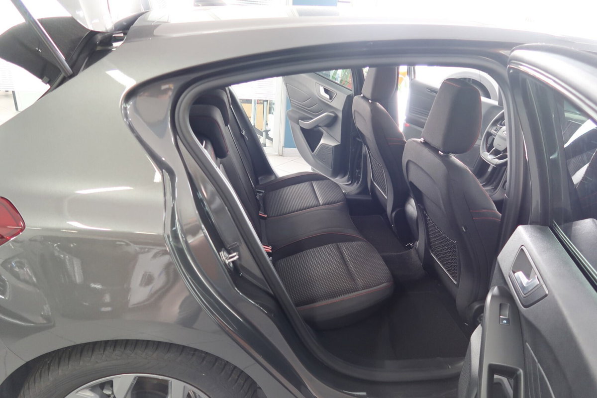 Ford Focus 1.0 EcoBoost Hybrid 125 CV Power. 5p. ST-Line Design (11)