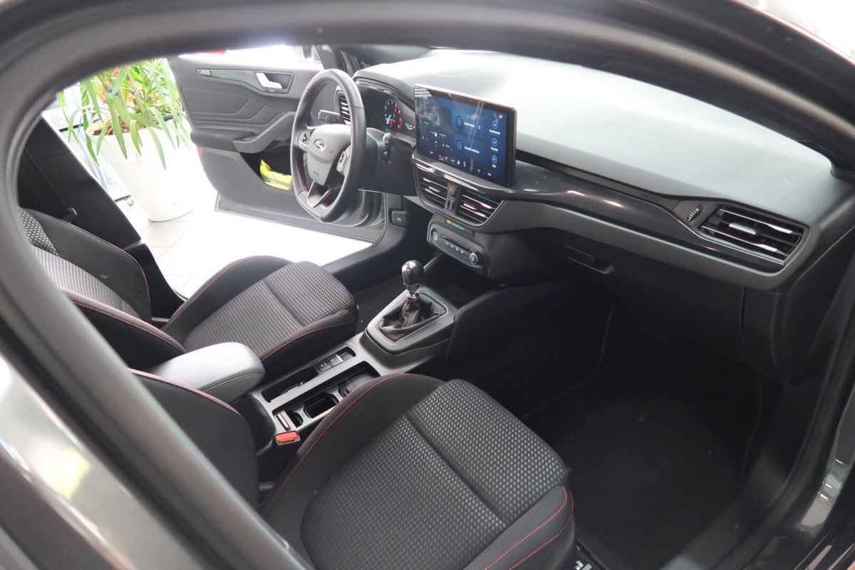Ford Focus 1.0 EcoBoost Hybrid 125 CV Power. 5p. ST-Line Design (9)