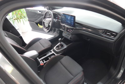 Ford Focus 1.0 EcoBoost Hybrid 125 CV Power. 5p. ST-Line Design (9)