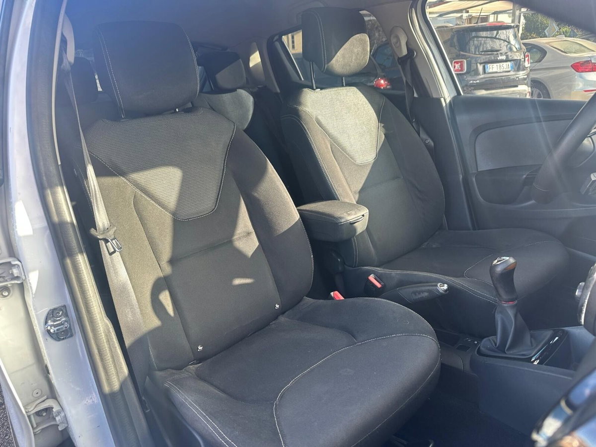 Renault Clio 1.5 dCi 75CV 5 porte Confort (13)