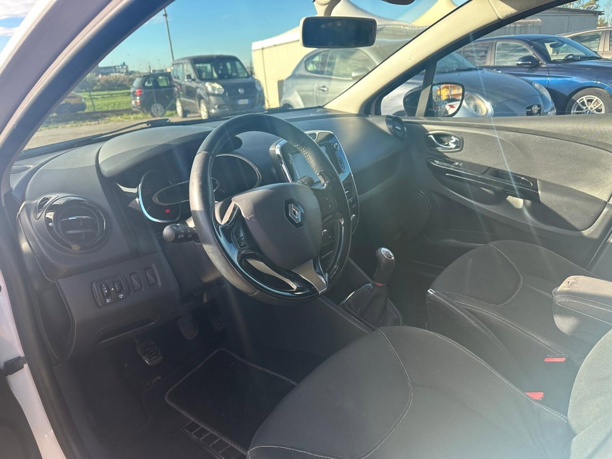Renault Clio 1.5 dCi 75CV 5 porte Confort (9)