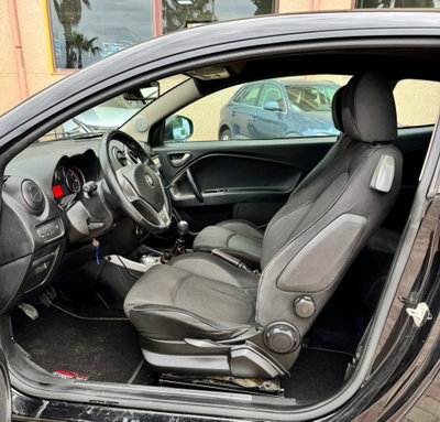 Alfa Romeo MiTo 1.6 JTDm 16V Distinctive Sport Pack (8)