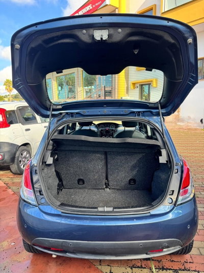 Lancia Ypsilon 1.0 FireFly 5 porte S&S Hybrid Ecochic Silver (3)