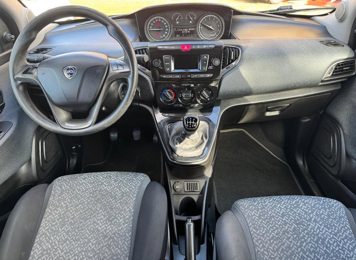 Lancia Ypsilon 1.0 FireFly 5 porte S&S Hybrid Ecochic Silver (4)