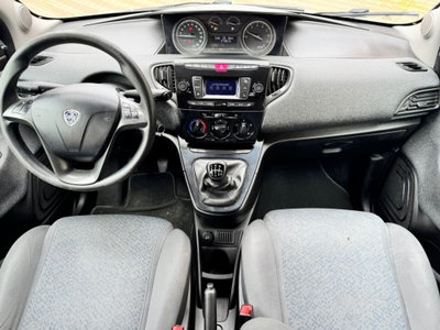 Lancia Ypsilon 1.0 FireFly 5 porte S&S Hybrid Ecochic Silver (4)