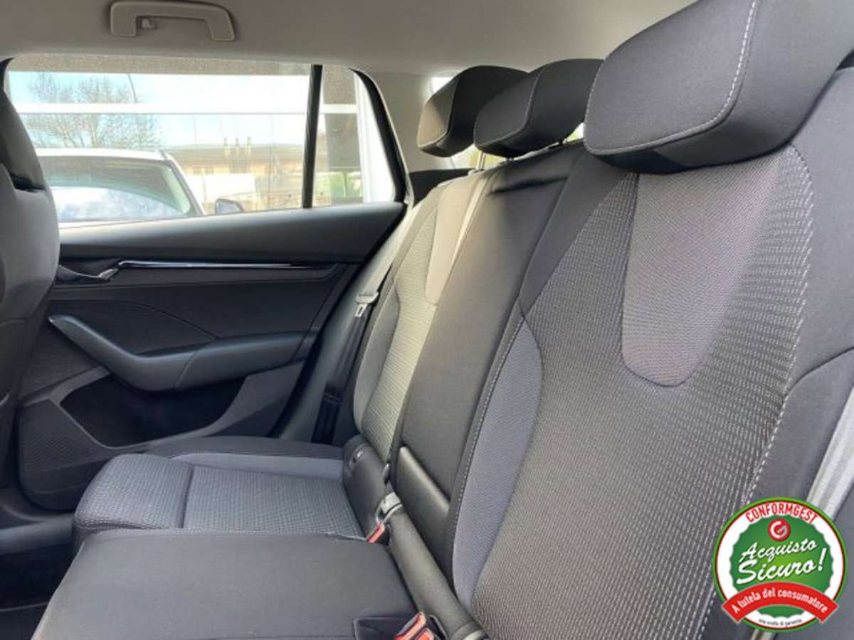 Skoda Octavia Station Wagon 2.0 TDI EVO SCR DSG Wagon Sportline (7)