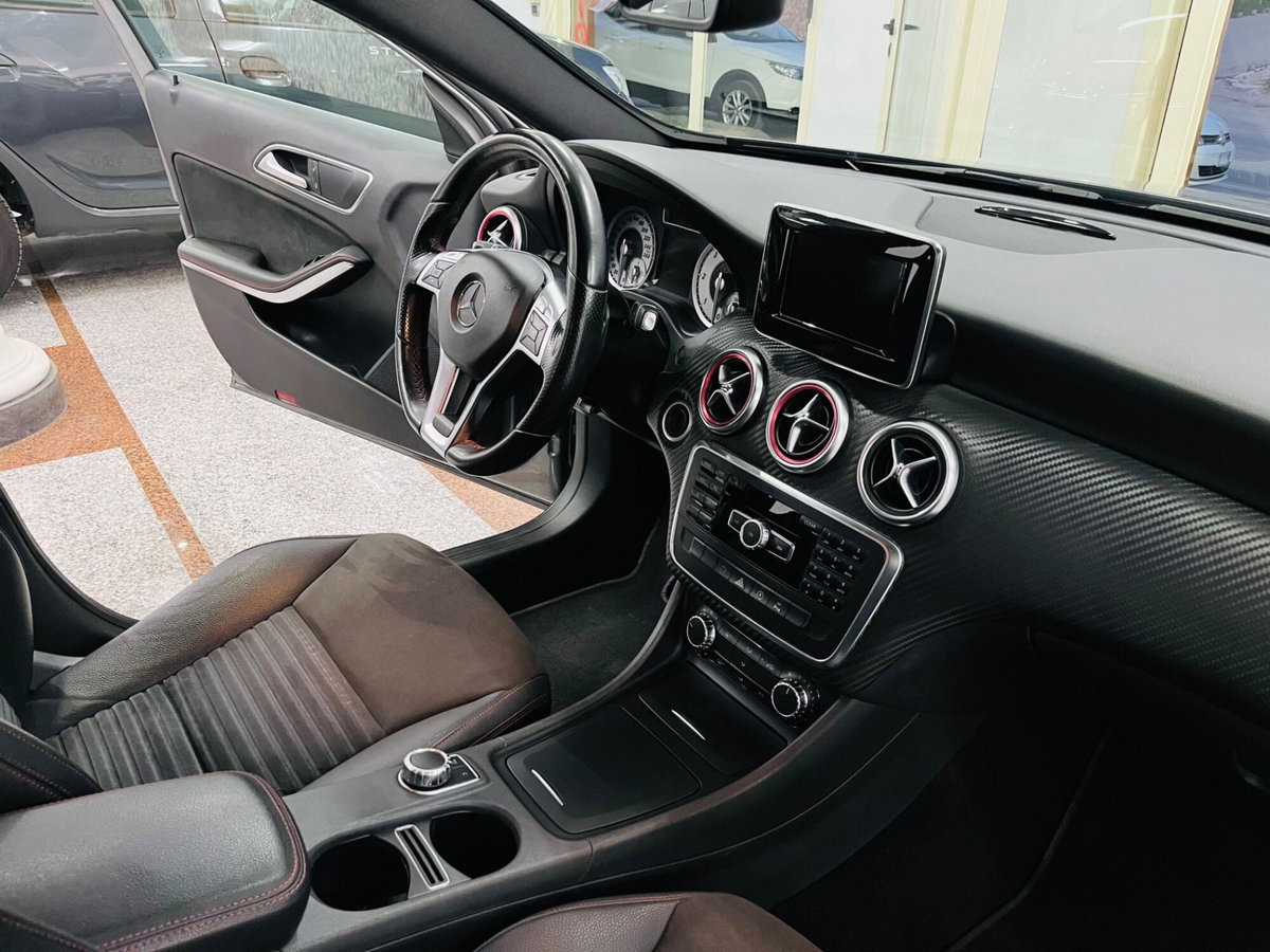 Mercedes-Benz Classe A 180 CDI Automatic Night Edition (10)