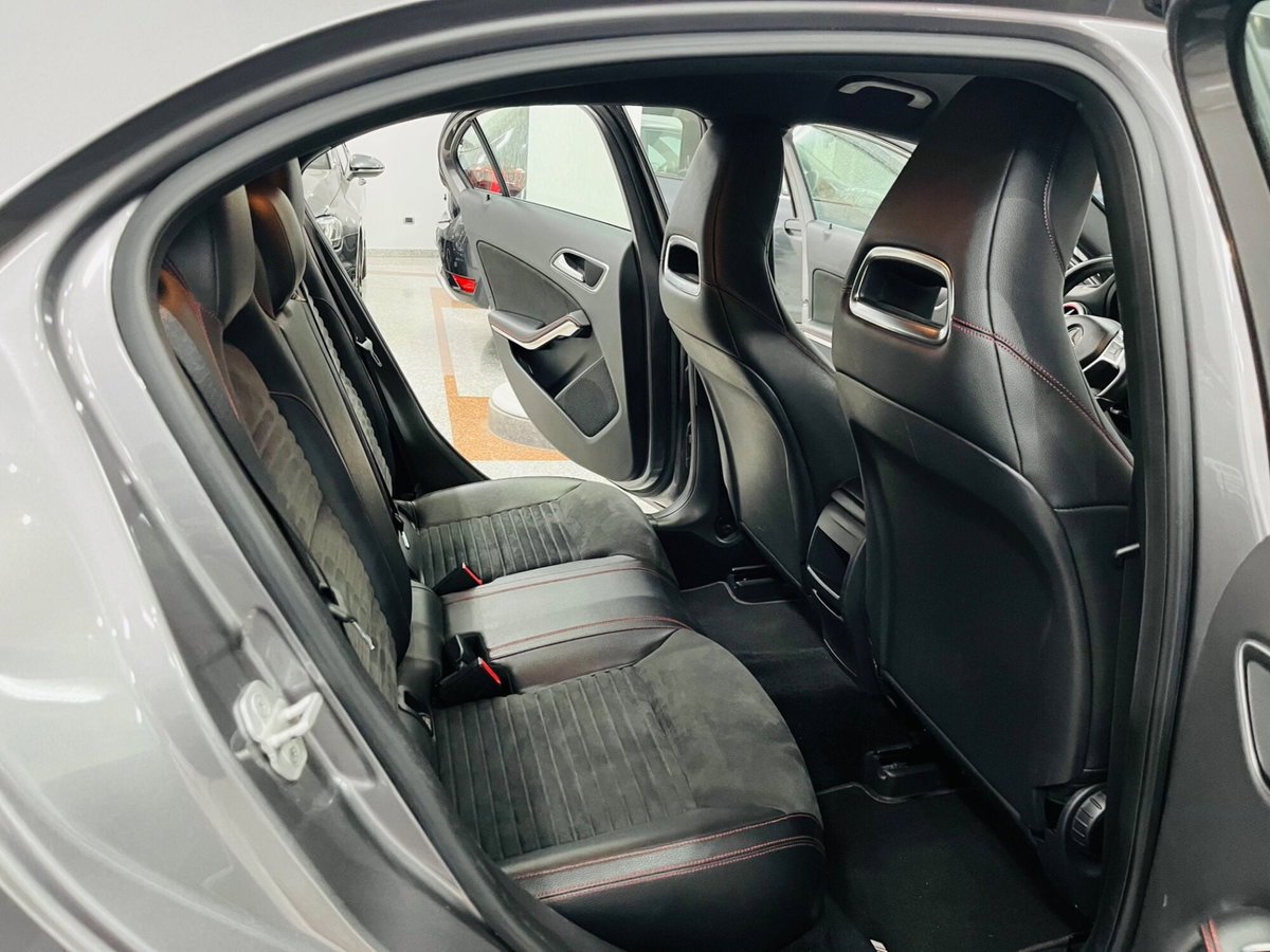 Mercedes-Benz Classe A 180 CDI Automatic Night Edition (16)
