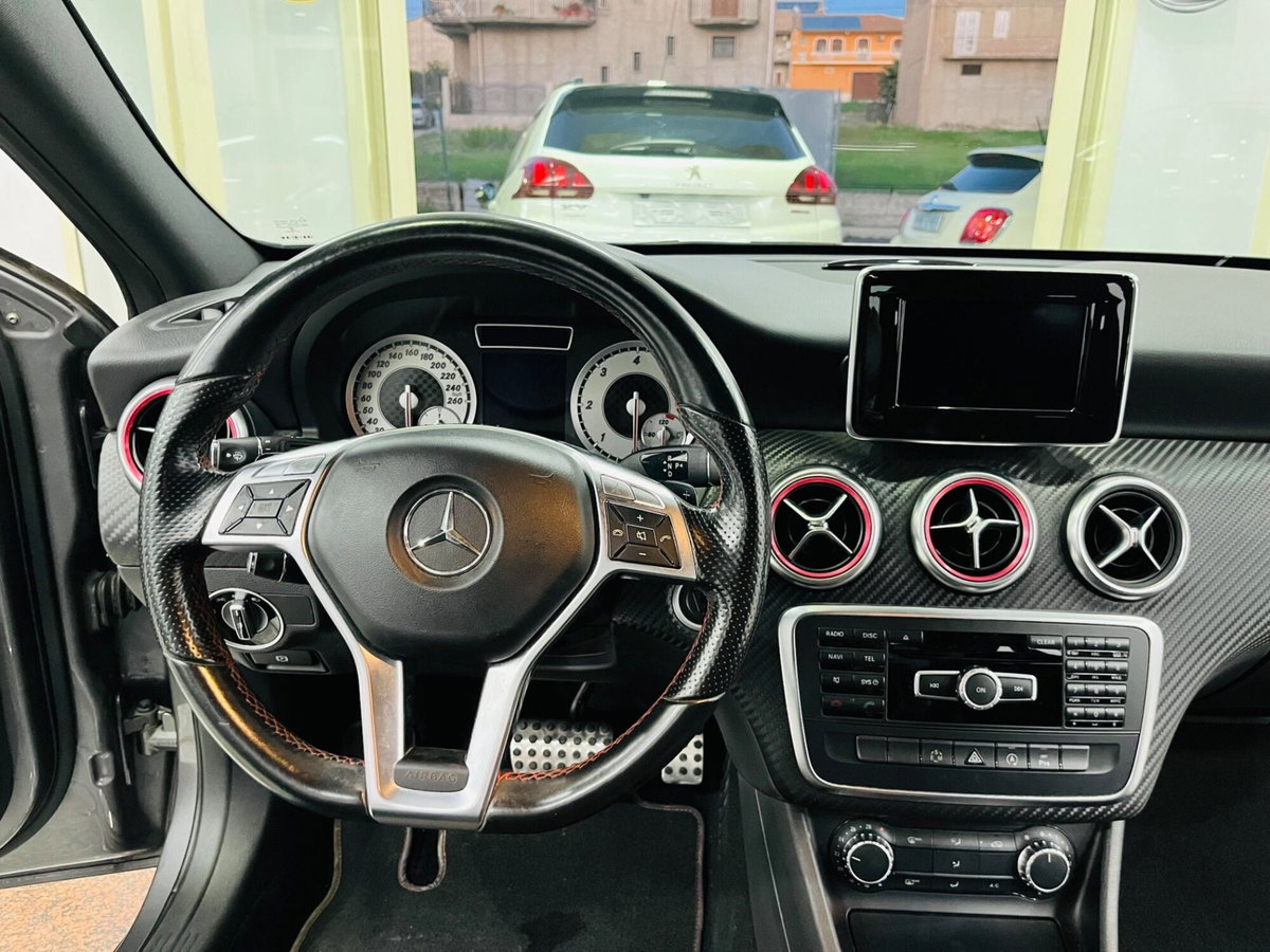 Mercedes-Benz Classe A 180 CDI Automatic Night Edition (8)