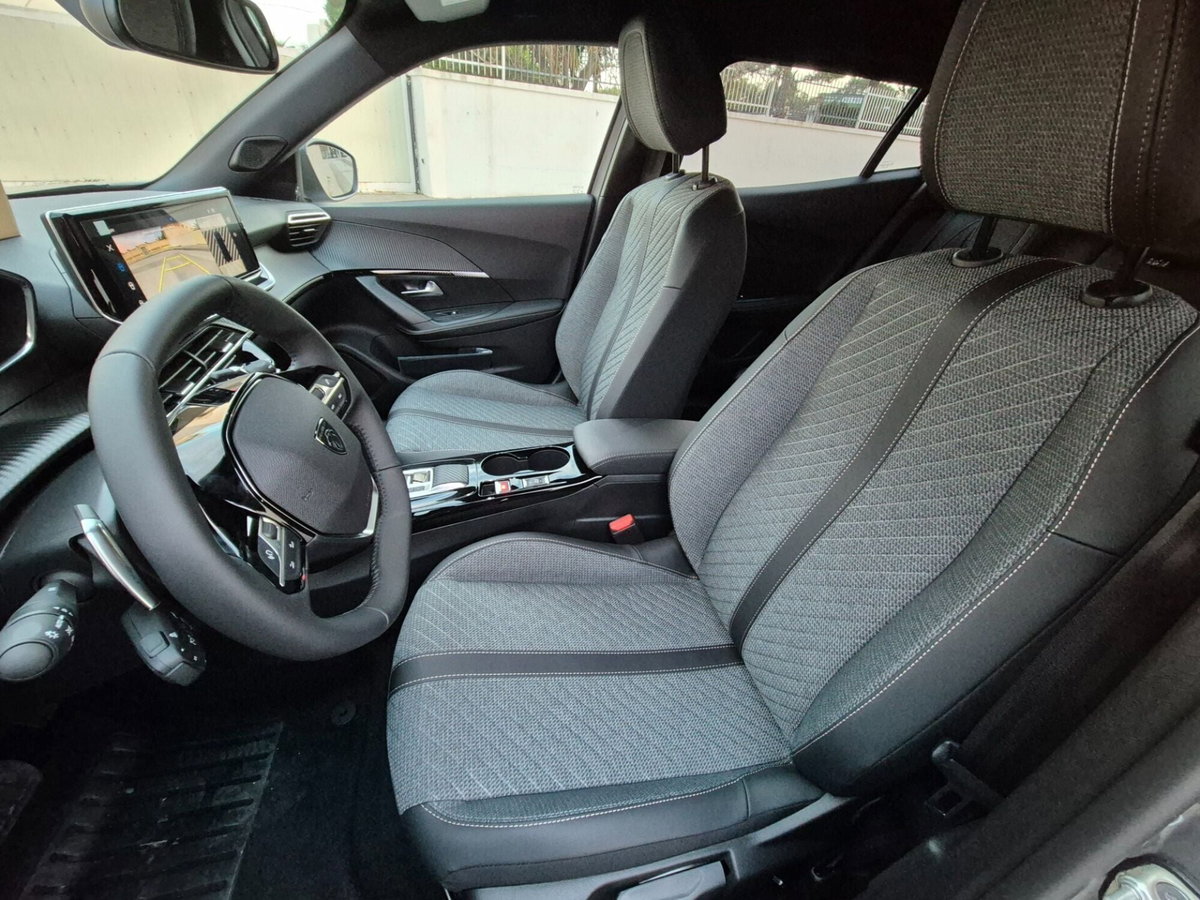 Peugeot 2008 1.2 hybrid Allure 110cv e-dcs6 (18)