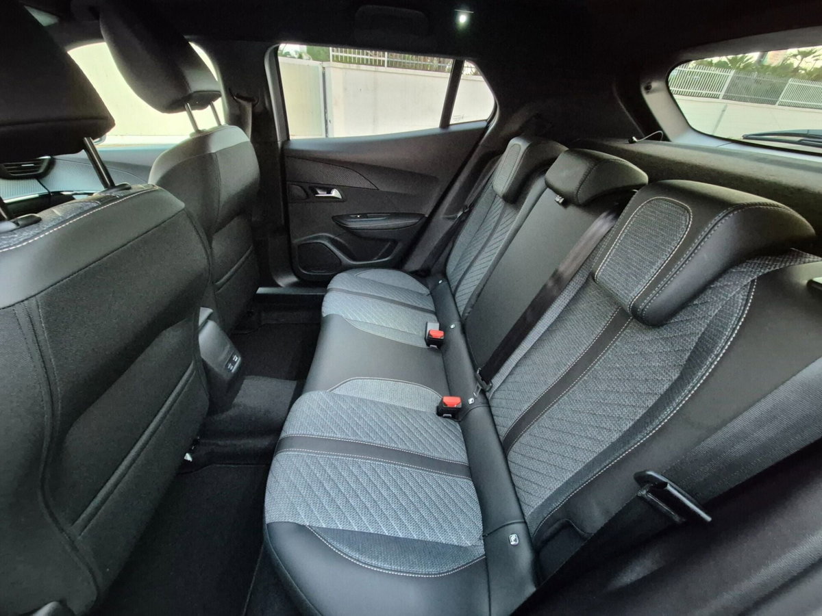 Peugeot 2008 1.2 hybrid Allure 110cv e-dcs6 (20)