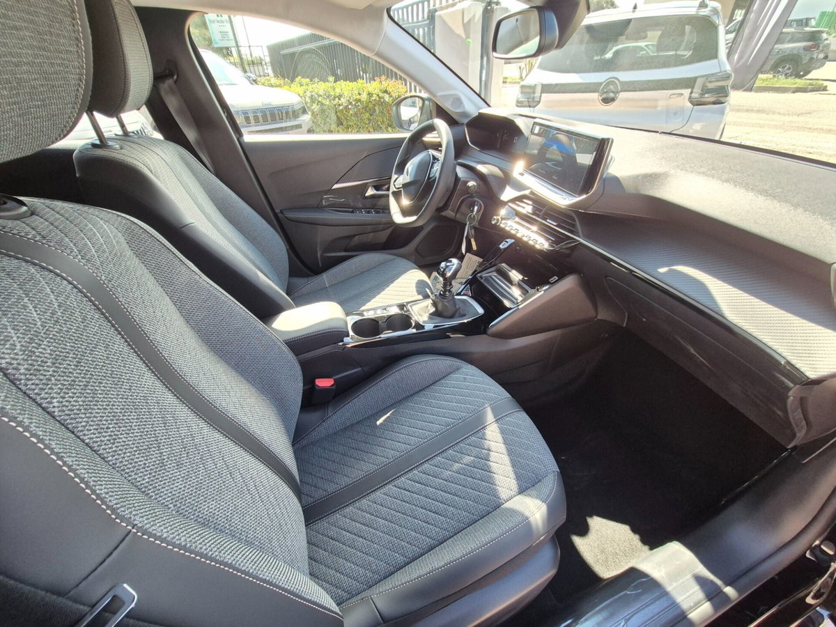 Peugeot 208 1.2 turbo Allure 100cv (16)