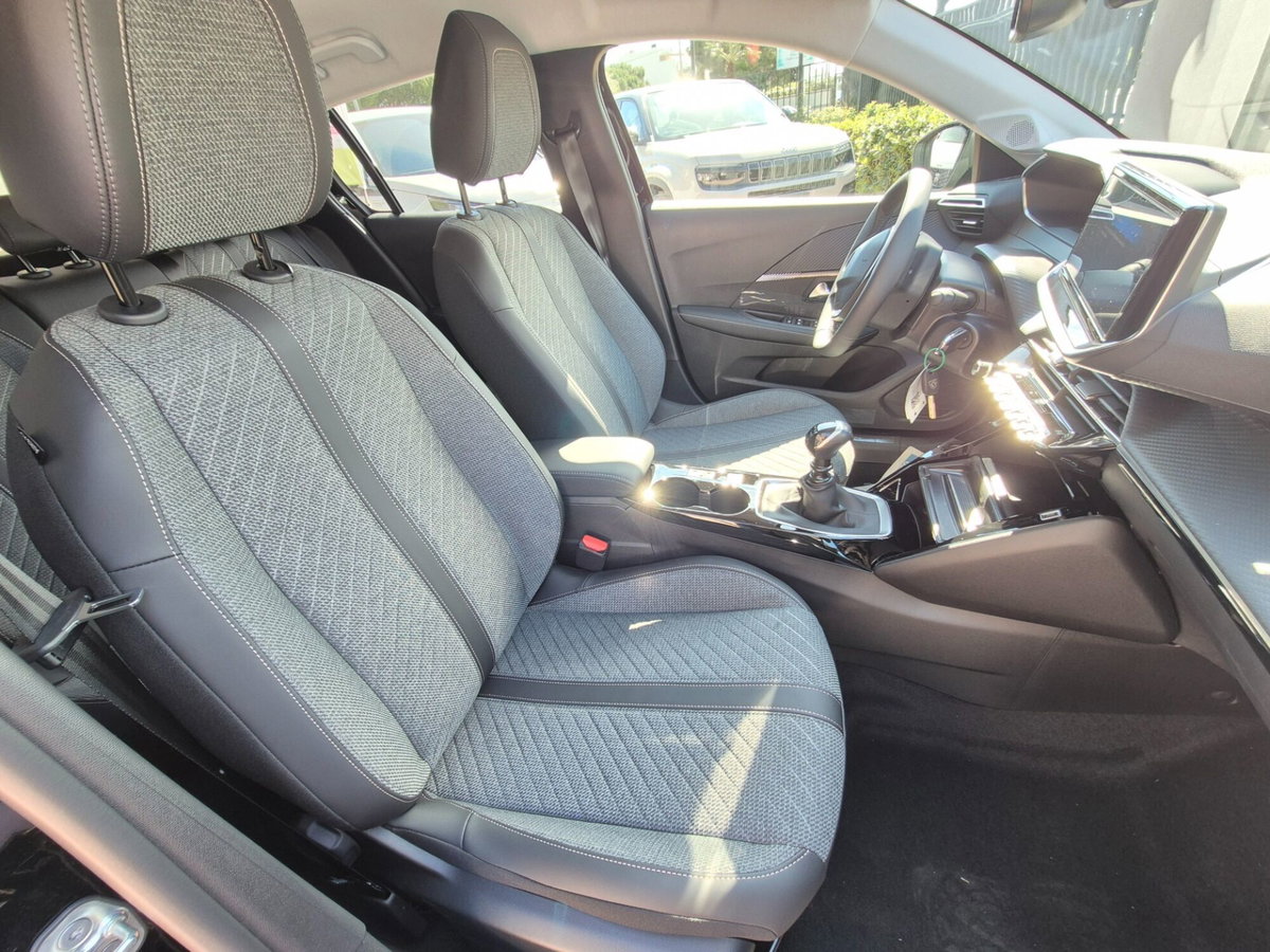 Peugeot 208 1.2 turbo Allure 100cv (17)