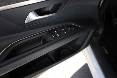Peugeot 3008 BlueHDi 130 S&S Allure (10)