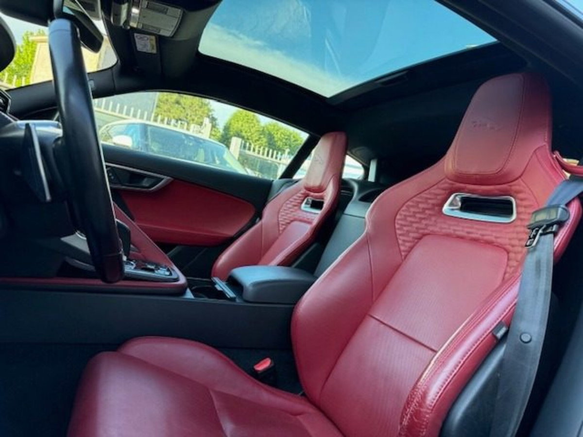 Jaguar F-Type Coupé 5.0 V8 450 CV aut Coupé R-Dynamic Black (17)