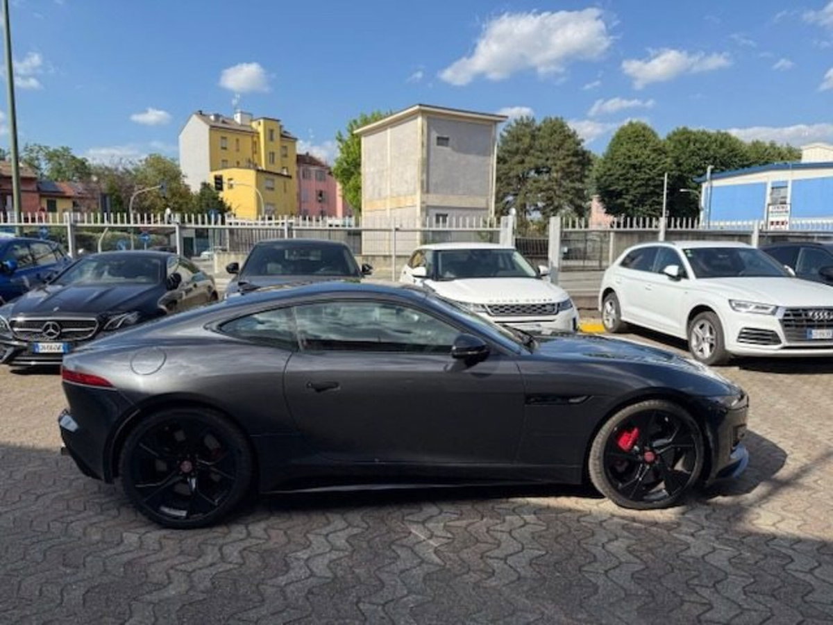 Jaguar F-Type Coupé 5.0 V8 450 CV aut Coupé R-Dynamic Black (9)