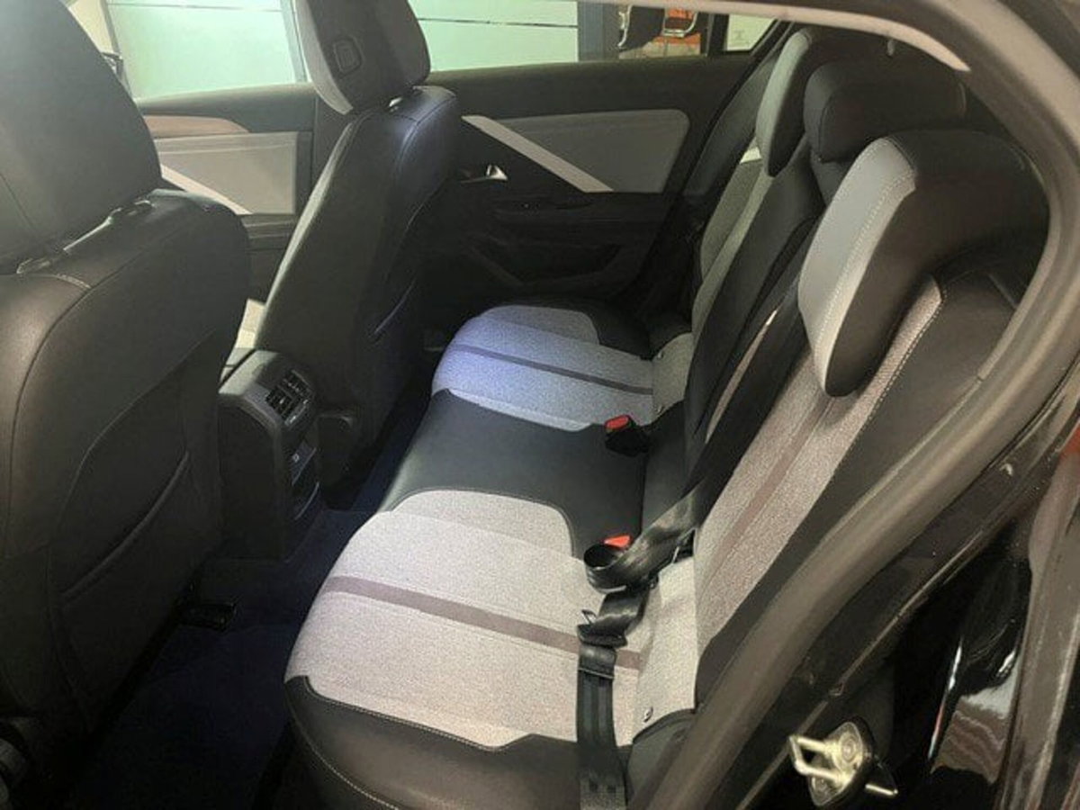 Opel Astra 1.2 Turbo 110 CV Elegance (9)