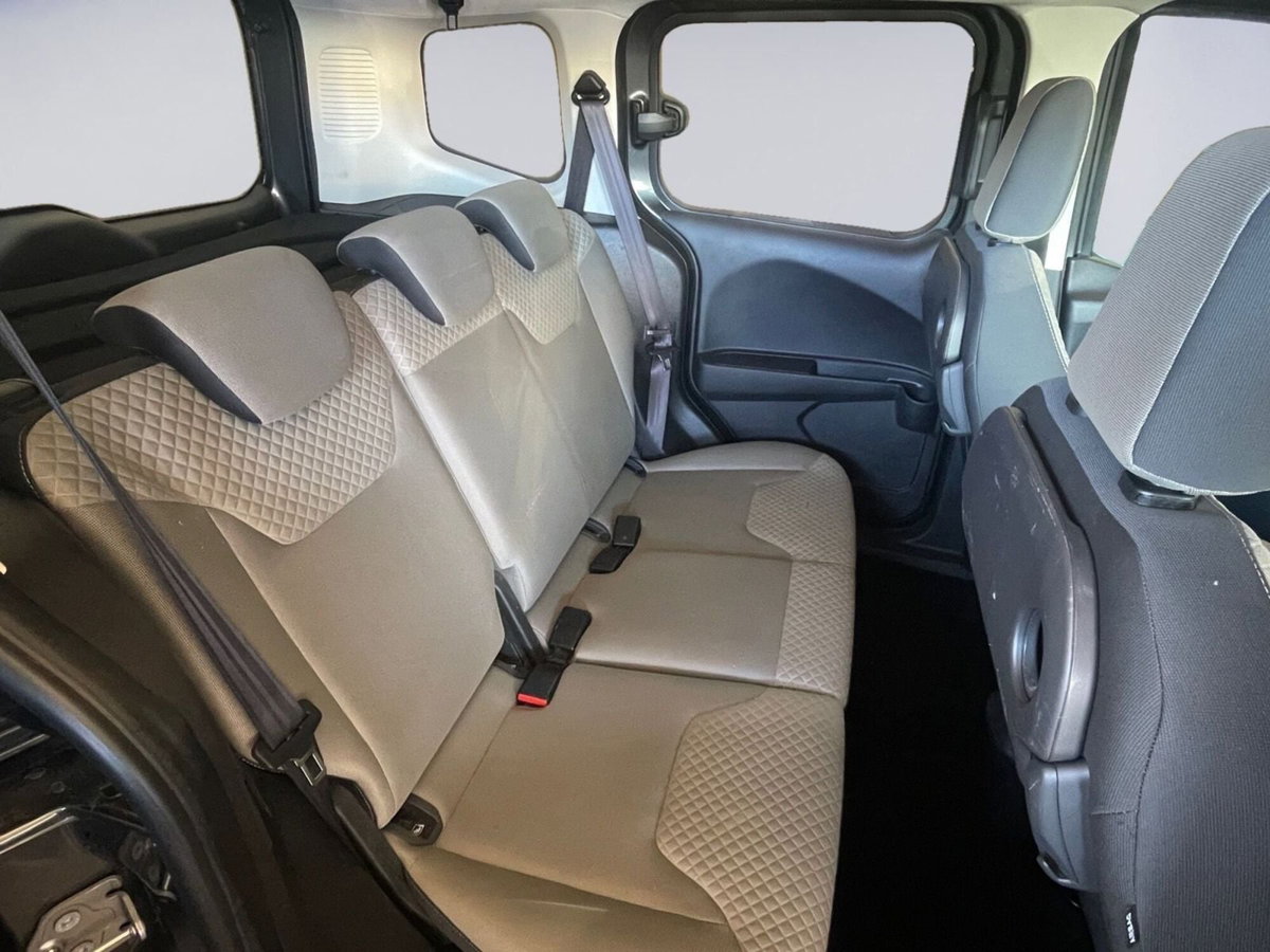 Ford Tourneo Courier 1.5 TDCI 75 CV Titanium (9)
