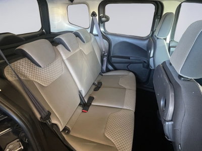 Ford Tourneo Courier 1.5 TDCI 75 CV Titanium (9)