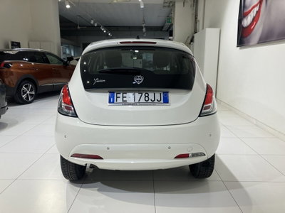 Lancia Ypsilon 0.9 TwinAir 85 CV 5 porte Metano Ecochic Gold (6)