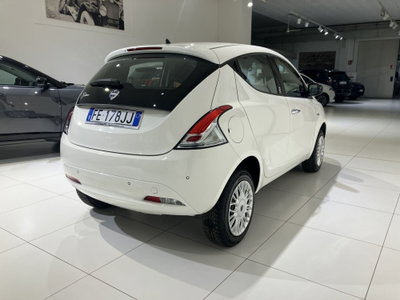 Lancia Ypsilon 0.9 TwinAir 85 CV 5 porte Metano Ecochic Gold (7)