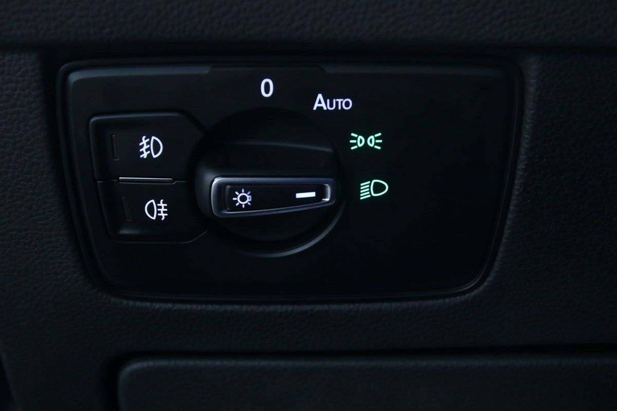 Volkswagen Passat Variant 2.0 TDI SCR 200 CV 4MOTION DSG Executive (19)