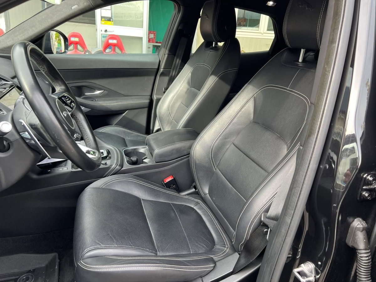 Jaguar E-Pace 2.0D I4 163 CV AWD Auto R-Dynamic Black (11)