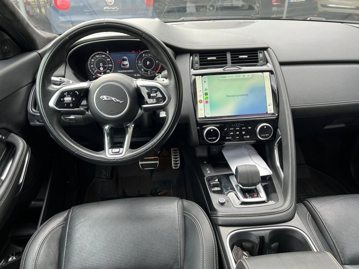 Jaguar E-Pace 2.0D I4 163 CV AWD Auto R-Dynamic Black (8)