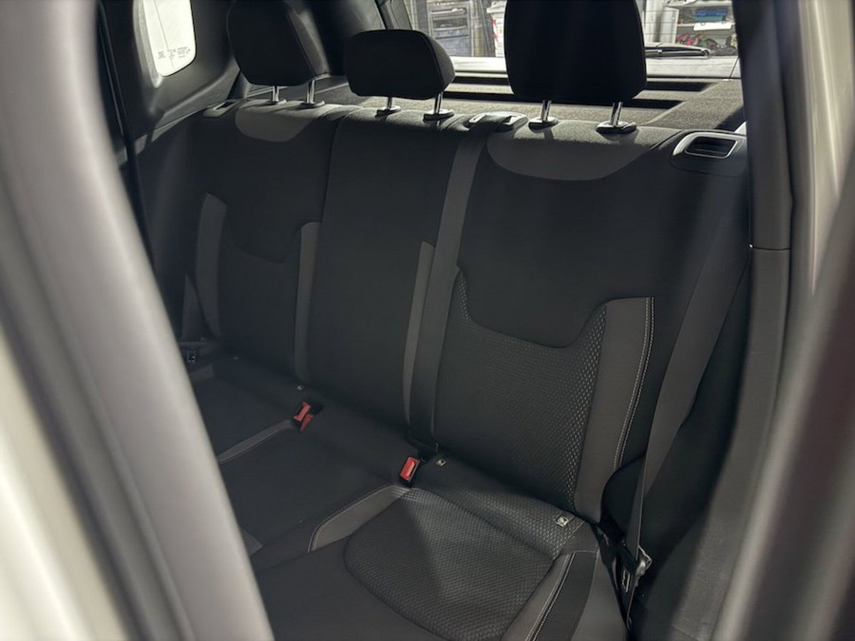 Jeep Renegade 1.3 T4 190CV PHEV 4xe AT6 Limited (15)