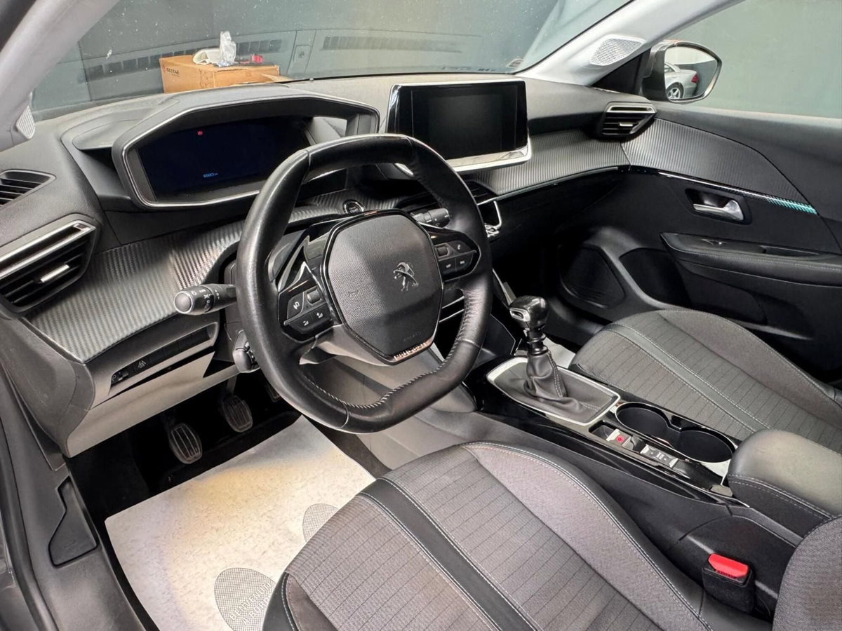 Peugeot 208 PureTech 100 Stop&Start 5 porte GT (12)