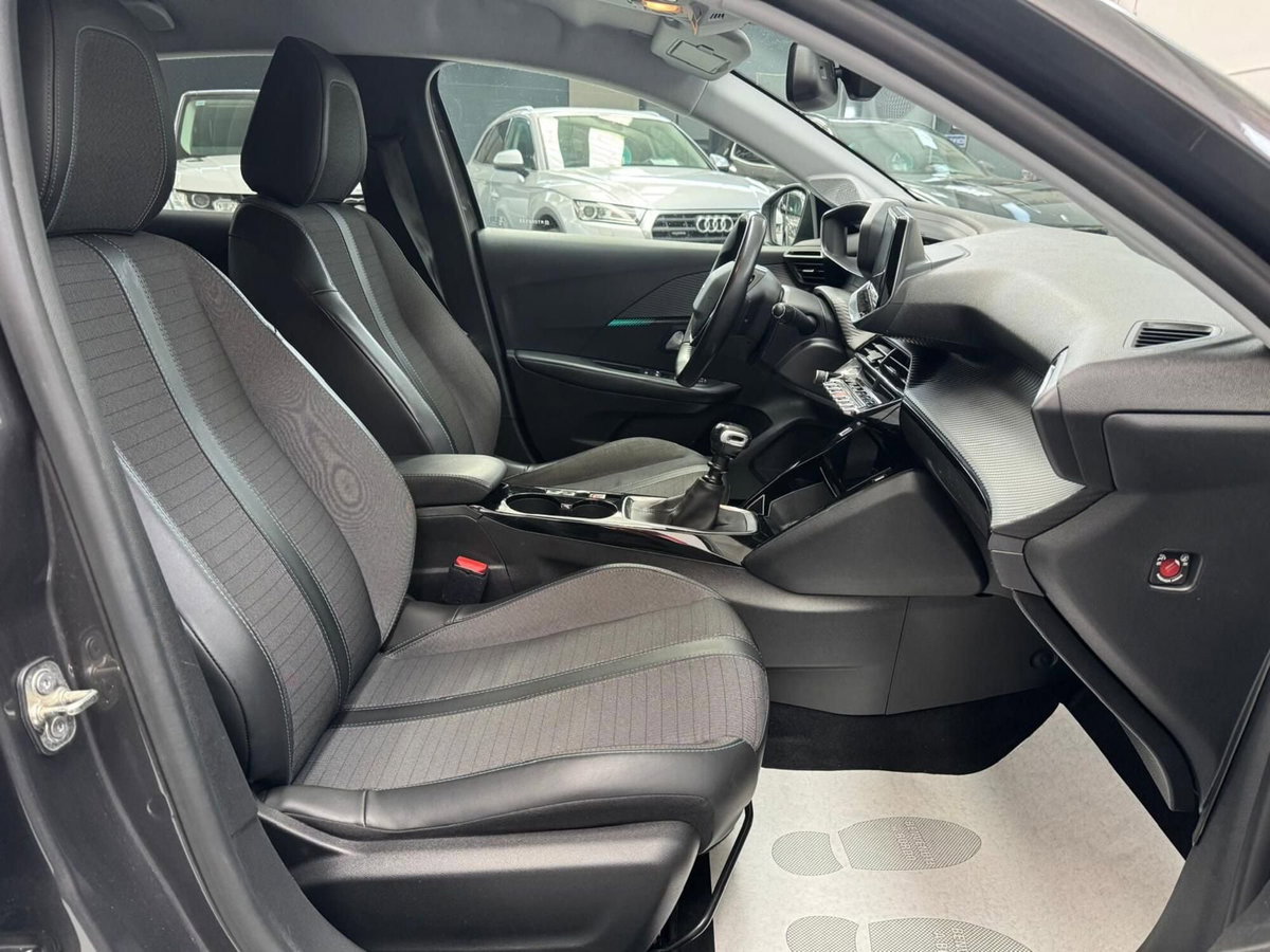Peugeot 208 PureTech 100 Stop&Start 5 porte GT (5)