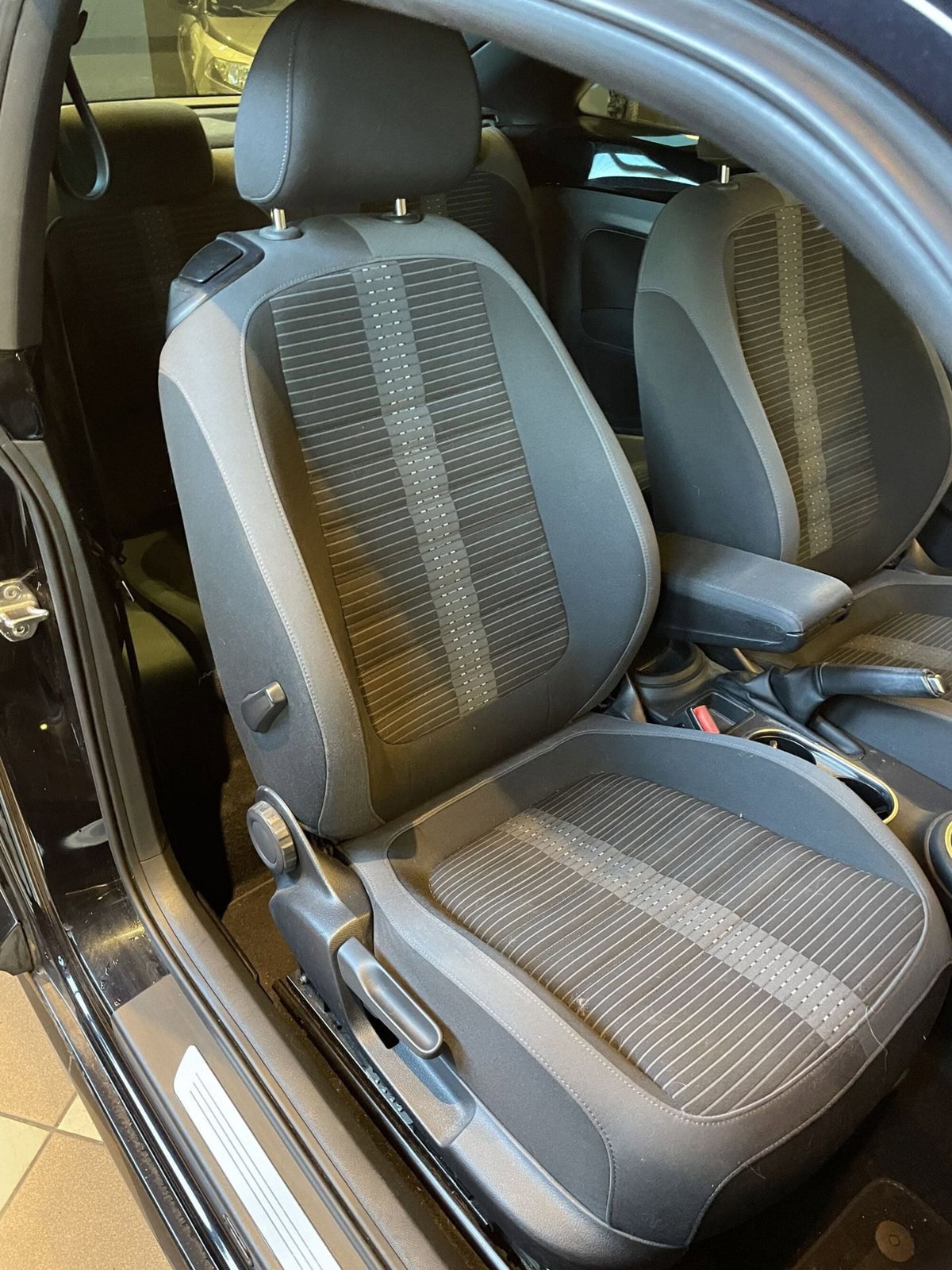 Volkswagen Maggiolino 2.0 TDI 150 CV Sport BlueMotion Technology (12)