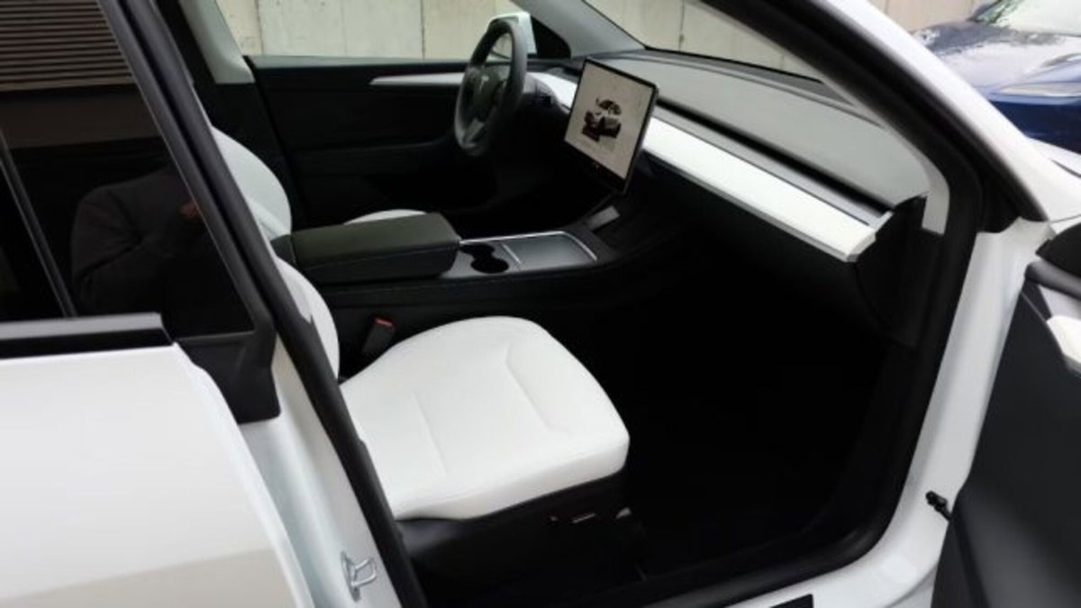 Tesla Model Y rwd (18)
