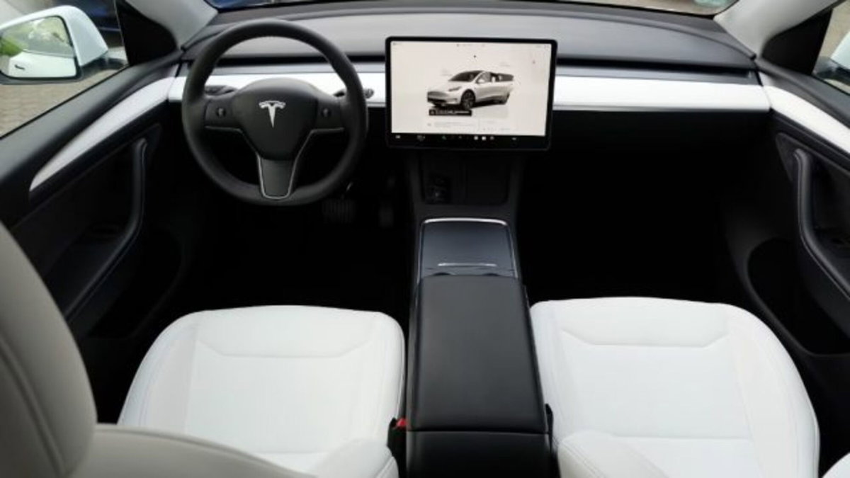 Tesla Model Y rwd (20)