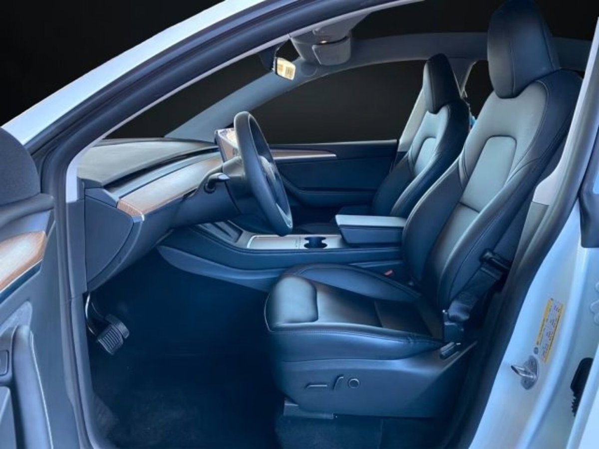 Tesla Model Y rwd (14)