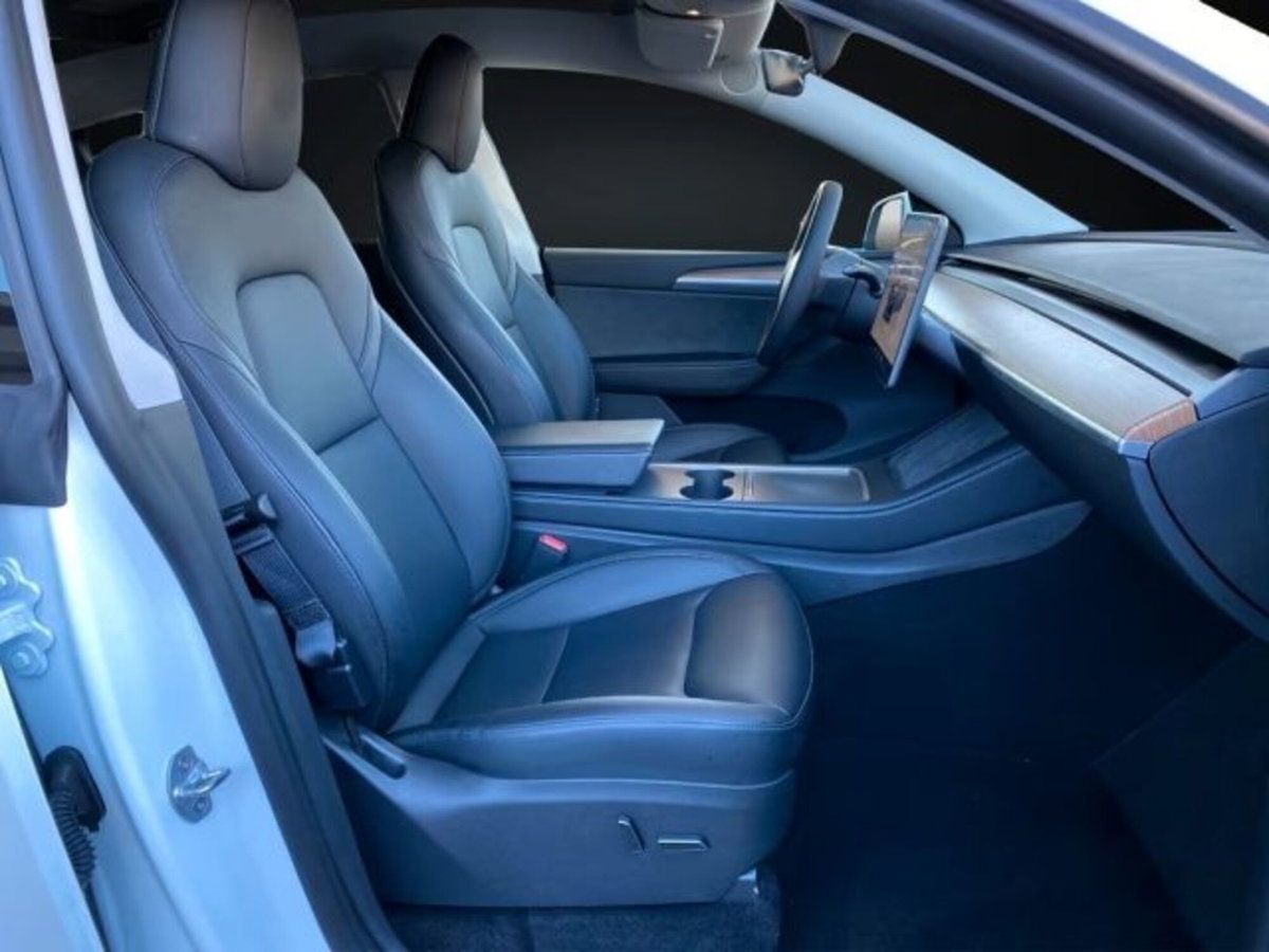 Tesla Model Y rwd (15)