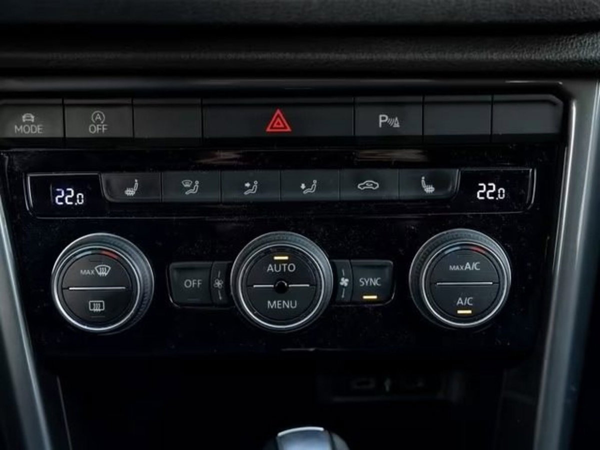 Volkswagen T-Roc 1.5 tsi R-Line dsg (12)