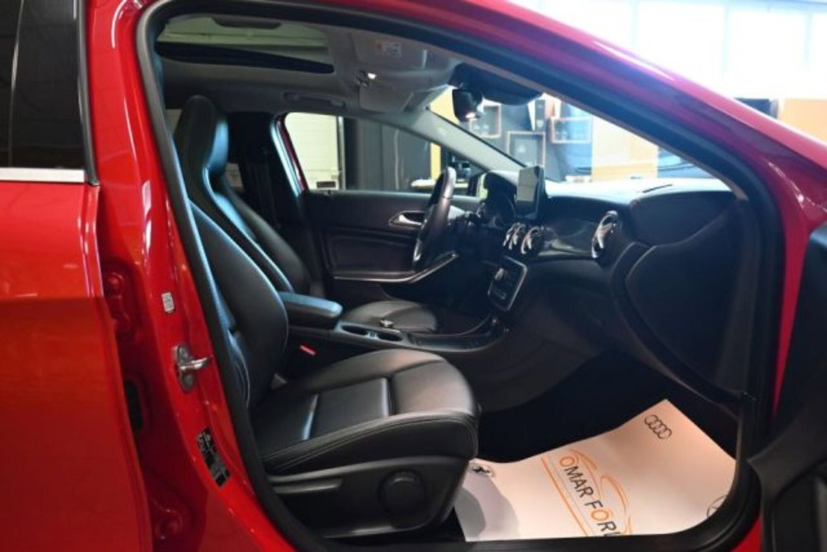 Mercedes-Benz GLA SUV 200 Premium (10)