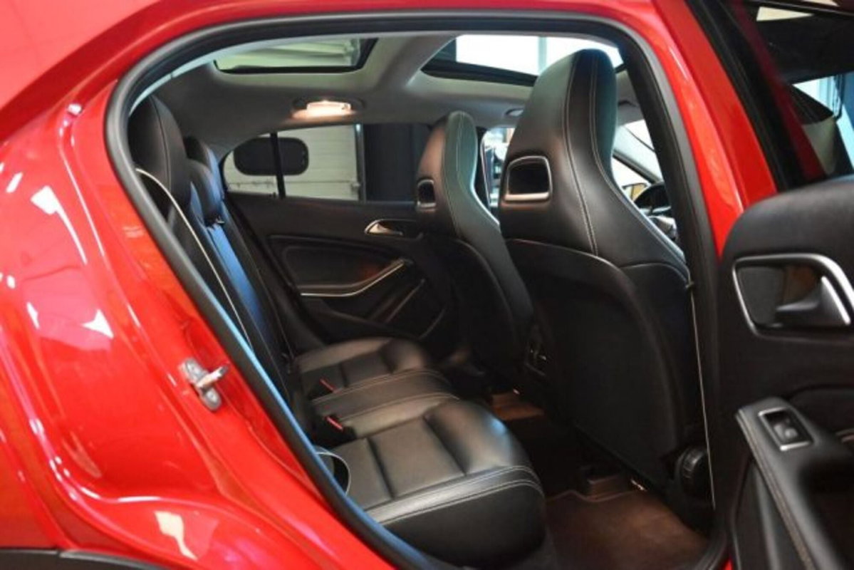 Mercedes-Benz GLA SUV 200 Premium (11)