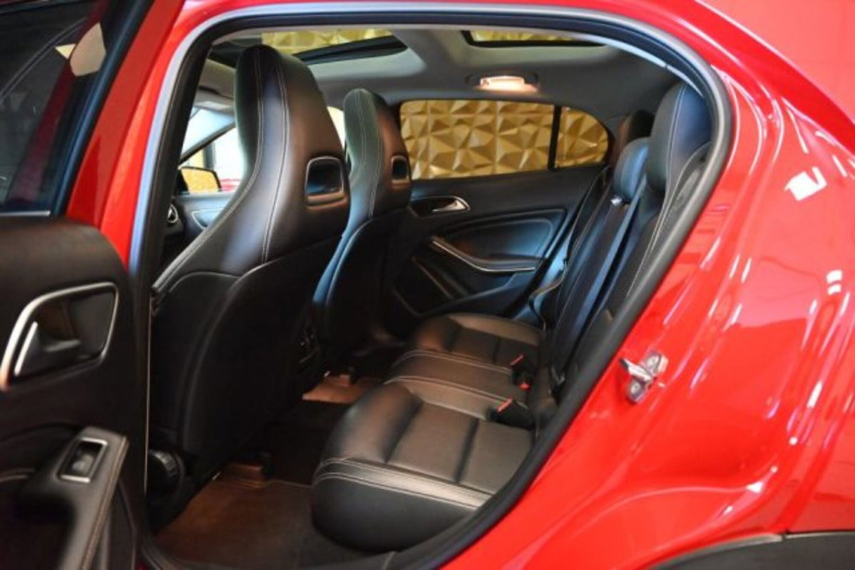 Mercedes-Benz GLA SUV 200 Premium (12)