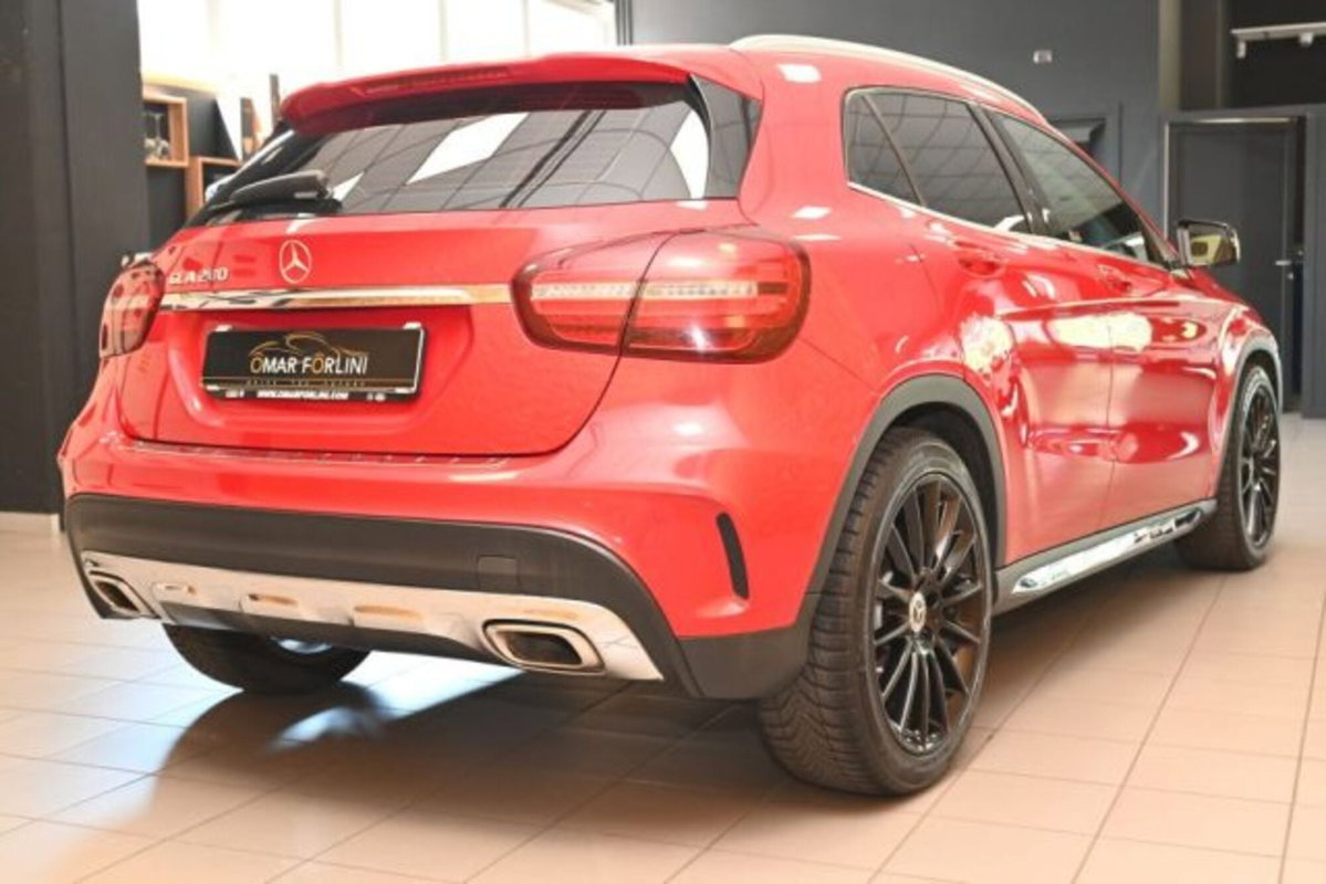 Mercedes-Benz GLA SUV 200 Premium (4)