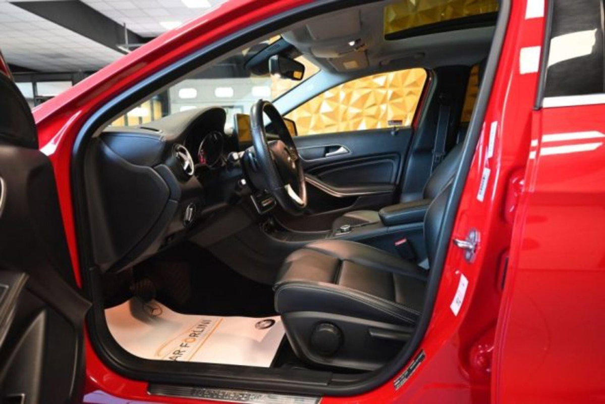 Mercedes-Benz GLA SUV 200 Premium (9)