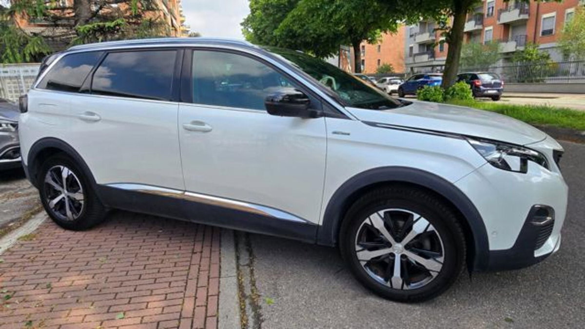 Peugeot 5008 BlueHDi 120 S&S EAT6 GT Line (10)