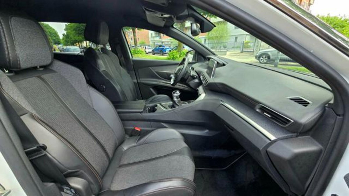 Peugeot 5008 BlueHDi 120 S&S EAT6 GT Line (14)