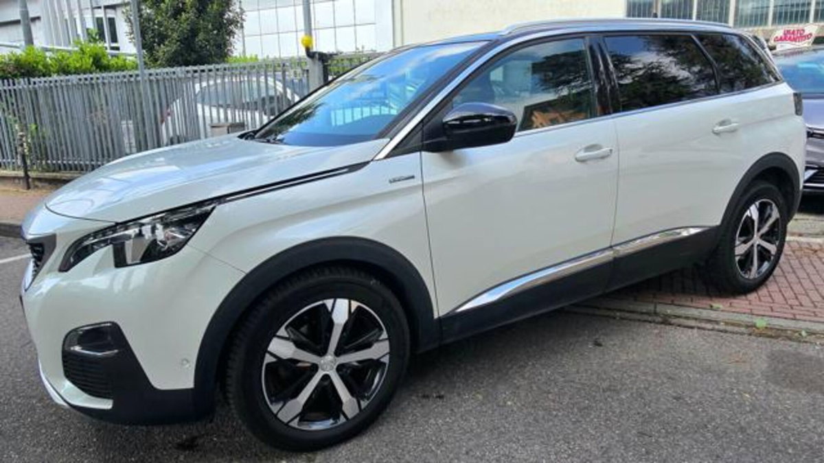 Peugeot 5008 BlueHDi 120 S&S EAT6 GT Line (2)