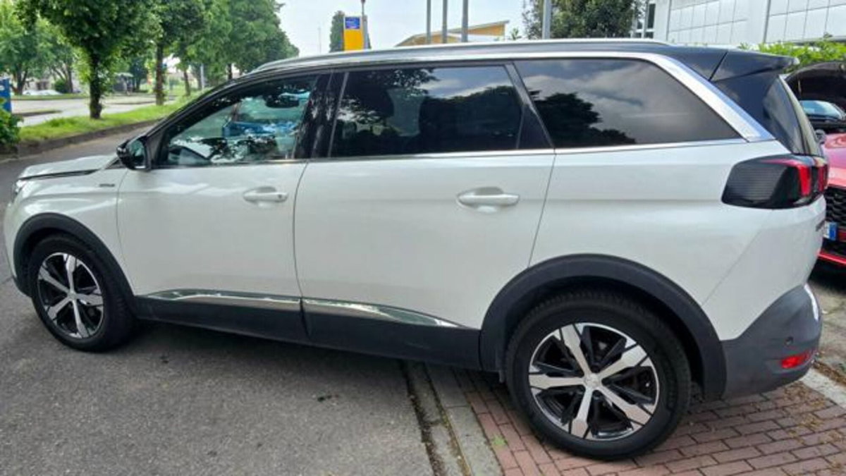 Peugeot 5008 BlueHDi 120 S&S EAT6 GT Line (4)