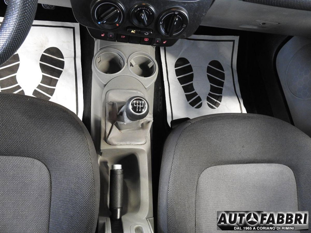 Volkswagen New Beetle Cabrio 1.6 Cabrio (15)