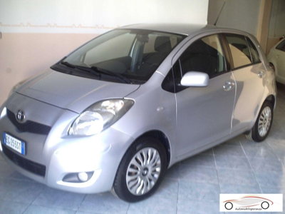 Toyota Yaris 1.3 5 porte Sol usata