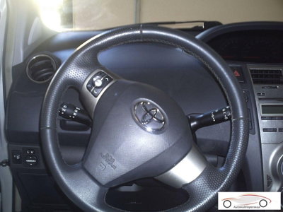 Toyota Yaris 1.3 5 porte Sol (4)