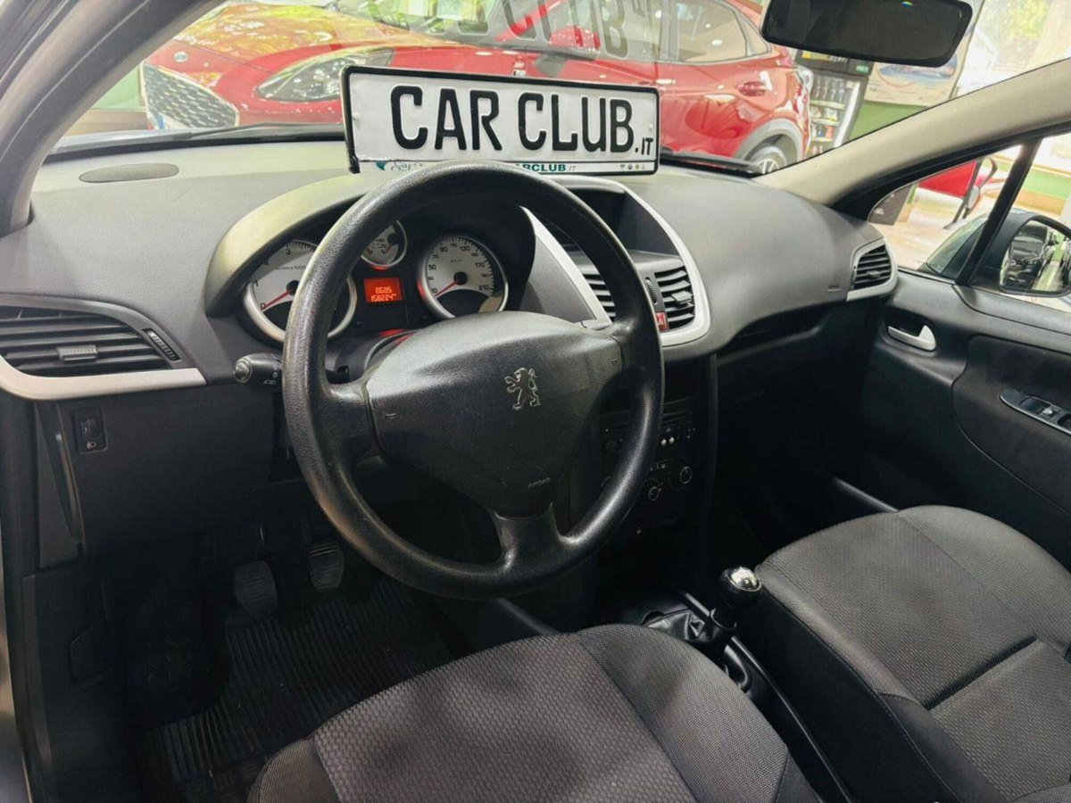 Peugeot 207 HDi 70CV 5p. Allure (9)